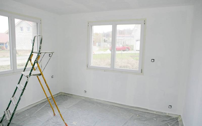 La peinture sur menuiseries : redonnez vie à vos portes et fenêtres à Saint-Laurent-du-Var